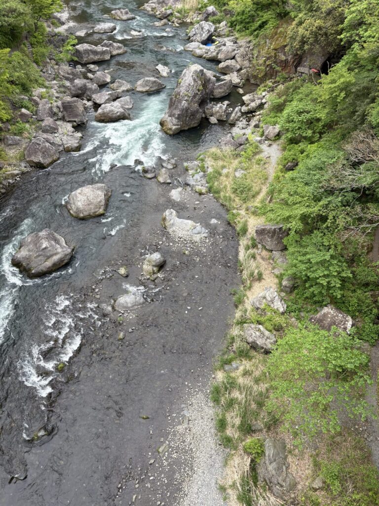 川